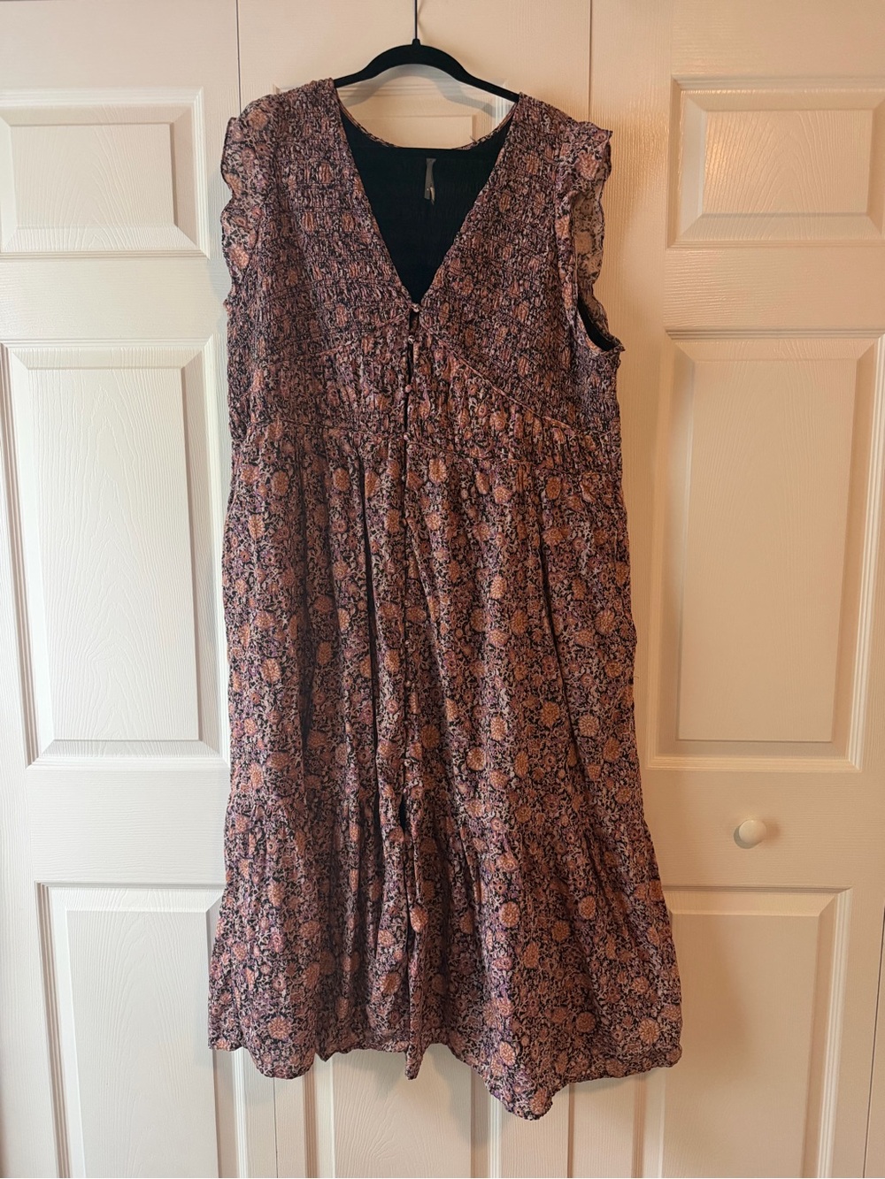 The peregrine midi dress Floral V-Neck Sleeveless in Dusty Rose